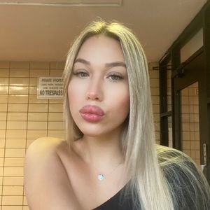 Meet your Posher, Eva